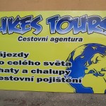 Reklamní cedule Likes Tours